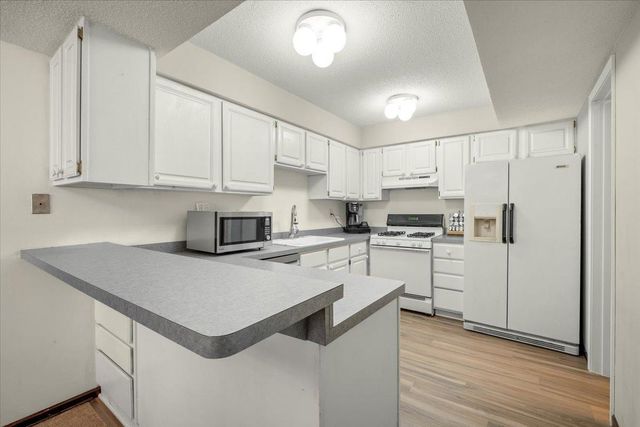 5530 E Bavarian Pass, Fridley, MN 55432