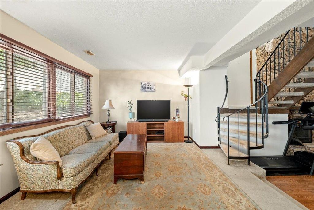 5530 E Bavarian Pass, Fridley, MN 55432 — photo 2