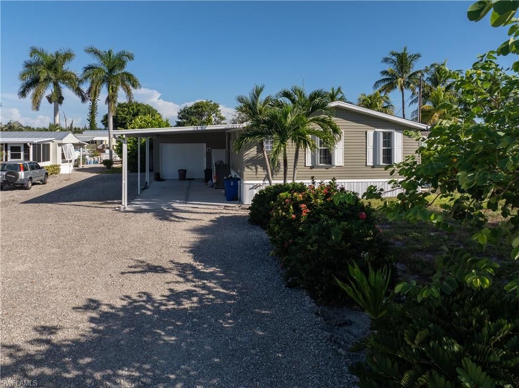 4826 Sandpiper DR SW, ST. JAMES CITY, FL 33956 — photo 2