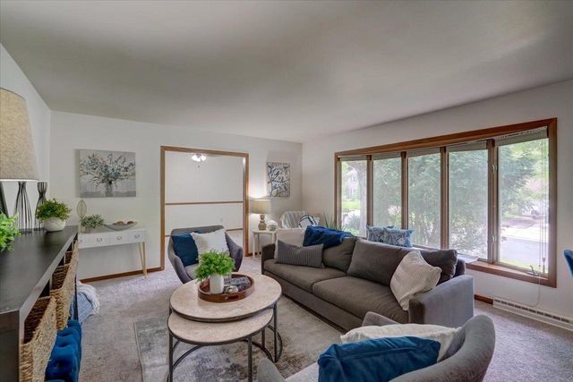 417 Yosemite Trail, Madison, WI 53705