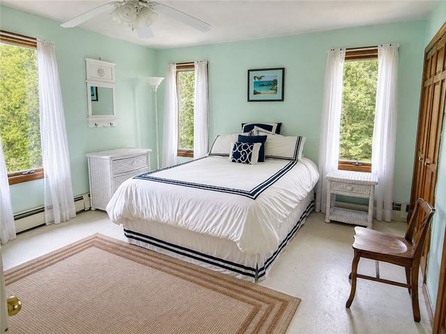 027 Sunset Hill Avenue, Portsmouth, RI 02872
