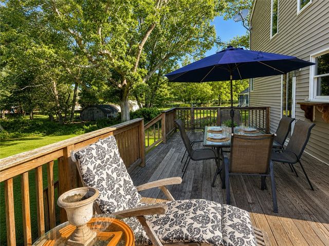 027 Sunset Hill Avenue, Portsmouth, RI 02872