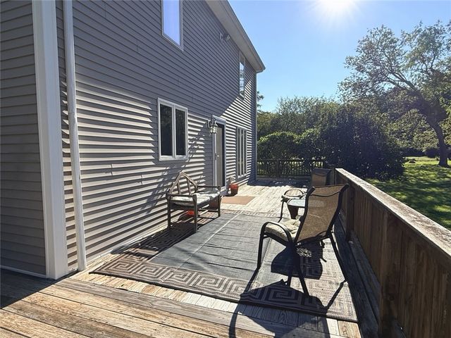 027 Sunset Hill Avenue, Portsmouth, RI 02872