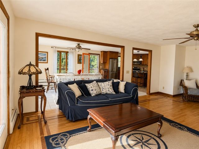 027 Sunset Hill Avenue, Portsmouth, RI 02872