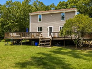 027 Sunset Hill Avenue, Portsmouth, RI 02872
