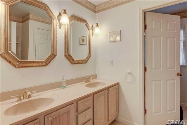 650 The Esplanade, Southold, NY 11971