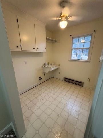 4621 Shattalon Drive, Winston-salem, NC 27106