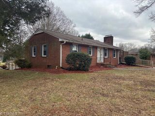 4621 Shattalon Drive, Winston-salem, NC 27106
