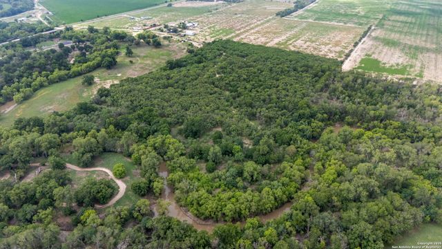 15828 FM 775, Floresville, TX 78114
