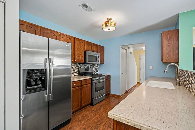 1572 Victoria Park Circle, Aurora, IL 60504