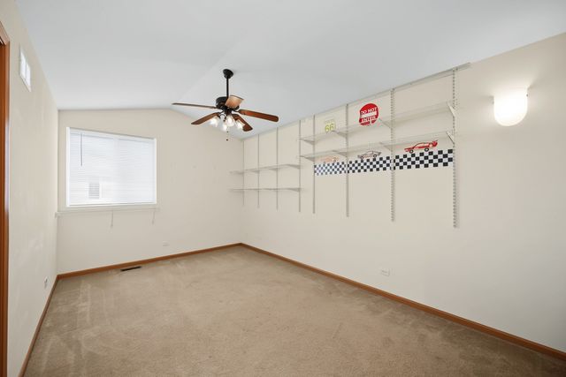 1572 Victoria Park Circle, Aurora, IL 60504