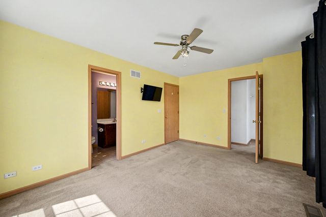 1572 Victoria Park Circle, Aurora, IL 60504