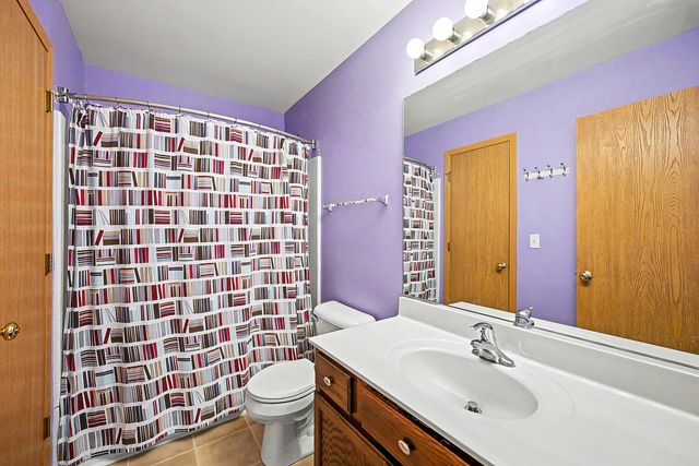 1572 Victoria Park Circle, Aurora, IL 60504