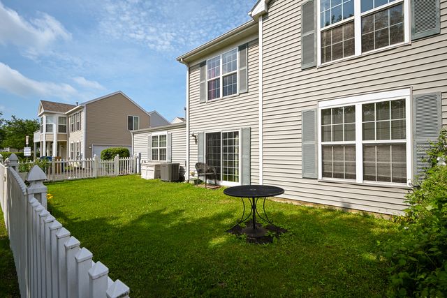 1572 Victoria Park Circle, Aurora, IL 60504