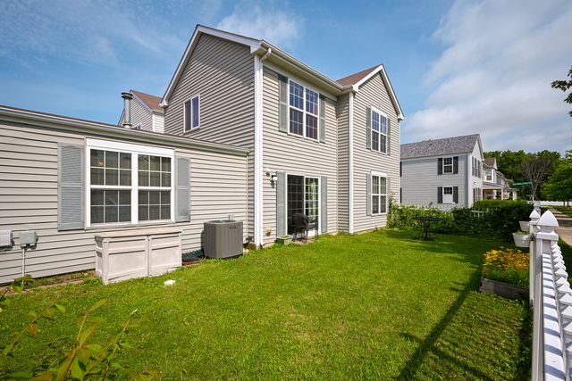 1572 Victoria Park Circle, Aurora, IL 60504