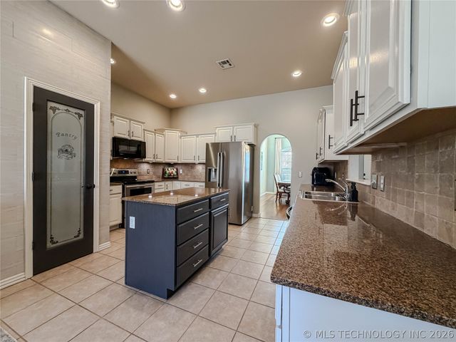 5312 Richmond Drive, Bartlesville, OK 74006