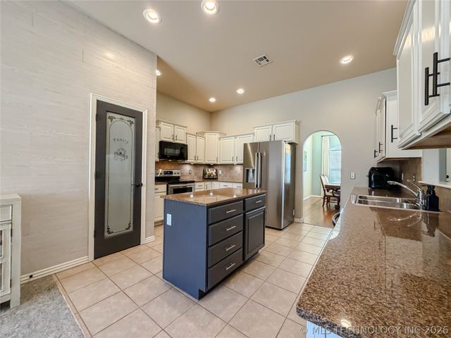 5312 Richmond Drive, Bartlesville, OK 74006