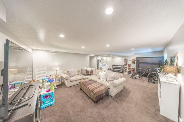 2100 E KAYLAND WAY, Holladay, UT 84117