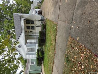 2138 Ridgemont Road, Grosse Pointe Woods, MI 48236