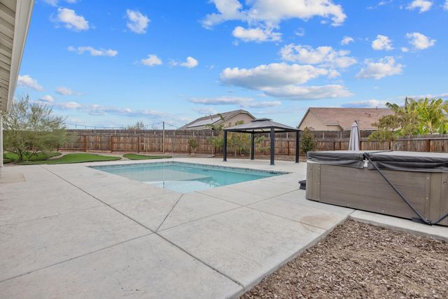 801 Howard Street, Kingsburg, CA 93631