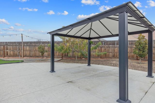 801 Howard Street, Kingsburg, CA 93631