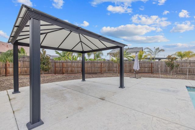 801 Howard Street, Kingsburg, CA 93631