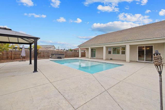 801 Howard Street, Kingsburg, CA 93631