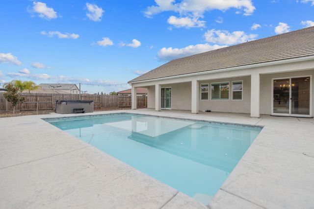 801 Howard Street, Kingsburg, CA 93631