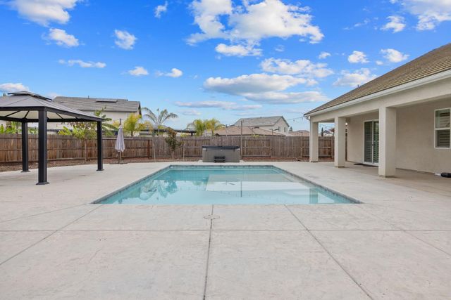 801 Howard Street, Kingsburg, CA 93631