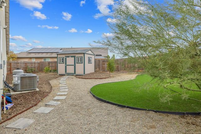 801 Howard Street, Kingsburg, CA 93631