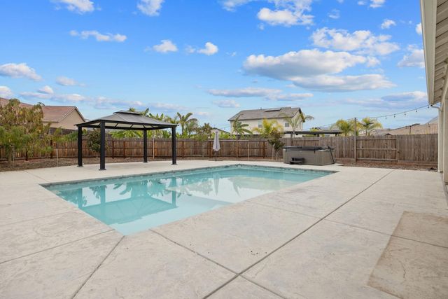 801 Howard Street, Kingsburg, CA 93631