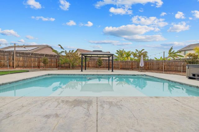 801 Howard Street, Kingsburg, CA 93631