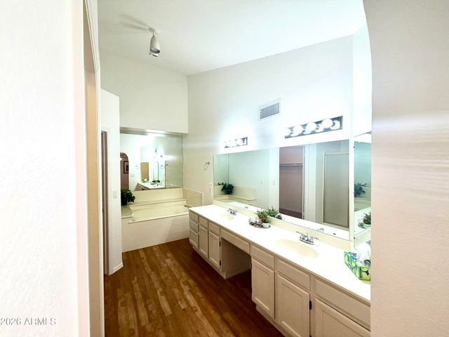 9404 W MORROW Drive, Peoria, AZ 85382