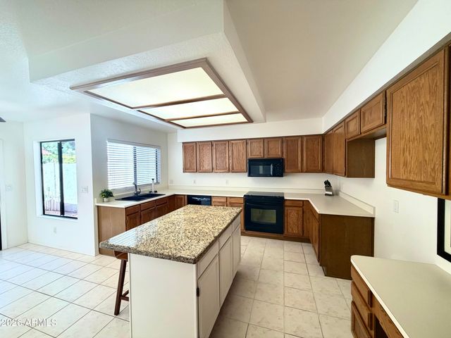 9404 W MORROW Drive, Peoria, AZ 85382
