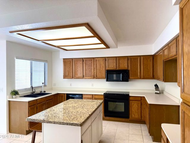 9404 W MORROW Drive, Peoria, AZ 85382