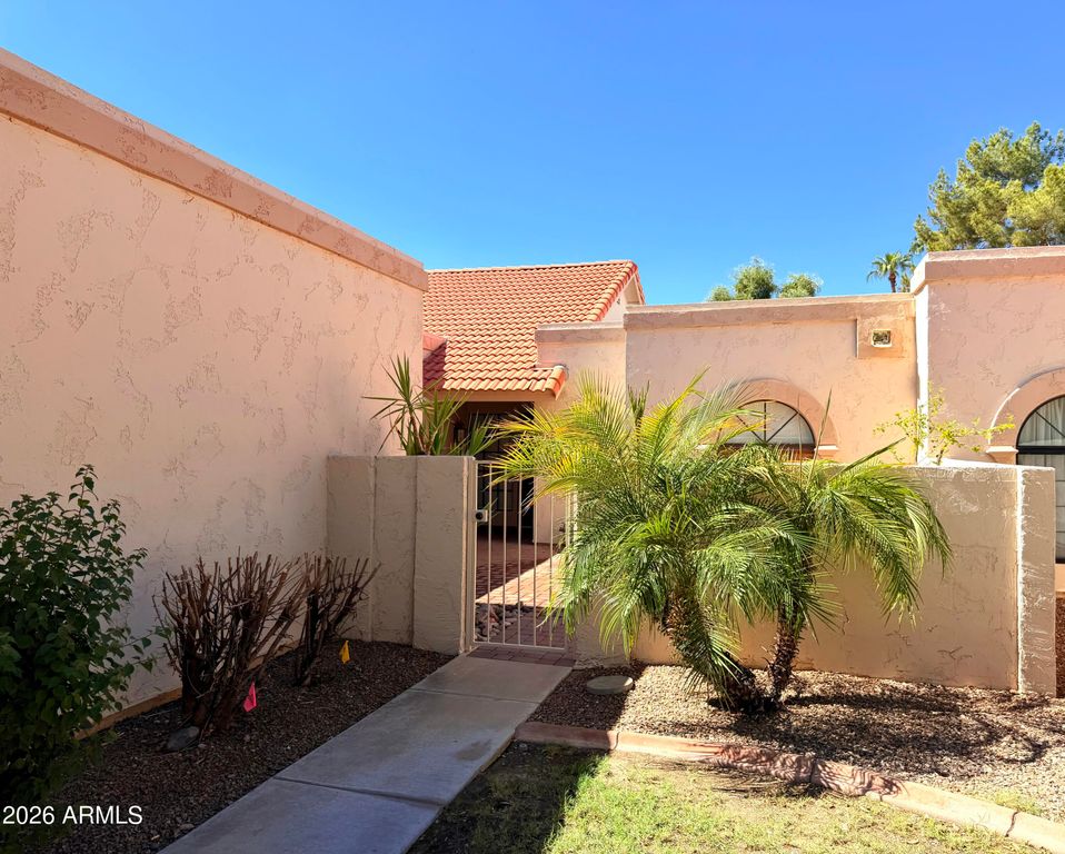9404 W MORROW Drive, Peoria, AZ 85382 — exterior