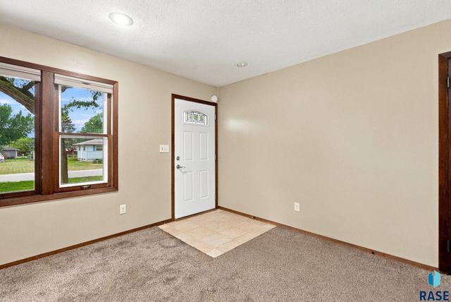 6812 W 6th St Street, Sioux Falls, SD 57107