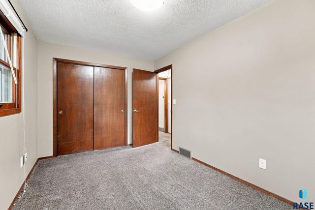 6812 W 6th St Street, Sioux Falls, SD 57107
