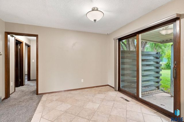 6812 W 6th St Street, Sioux Falls, SD 57107