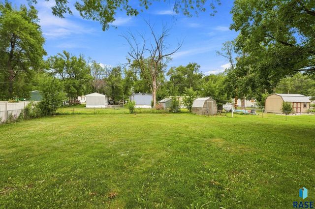 6812 W 6th St Street, Sioux Falls, SD 57107