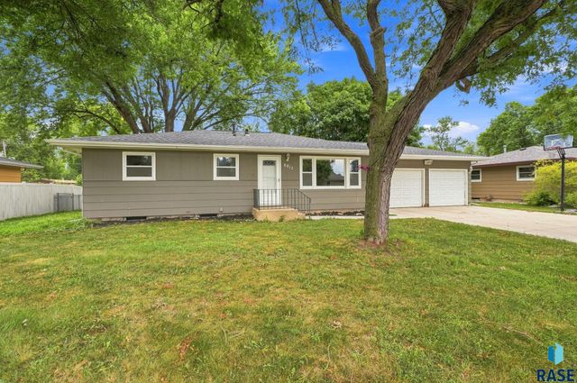6812 W 6th St Street, Sioux Falls, SD 57107