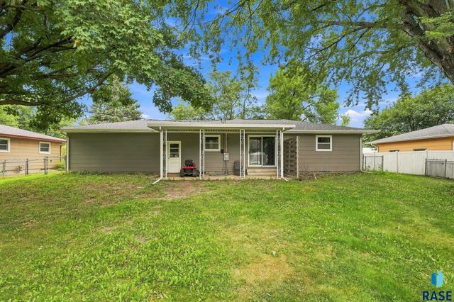 6812 W 6th St Street, Sioux Falls, SD 57107