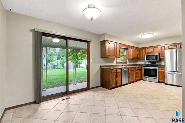 6812 W 6th St Street, Sioux Falls, SD 57107