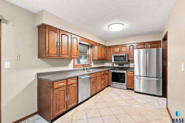 6812 W 6th St Street, Sioux Falls, SD 57107