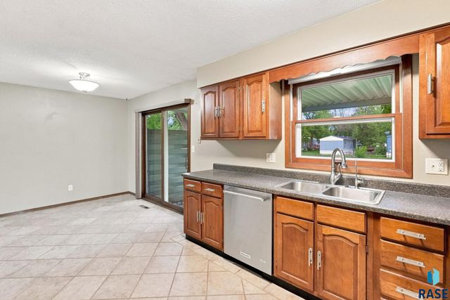 6812 W 6th St Street, Sioux Falls, SD 57107