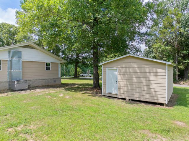 869 W 4th St, Parsons, TN 38363