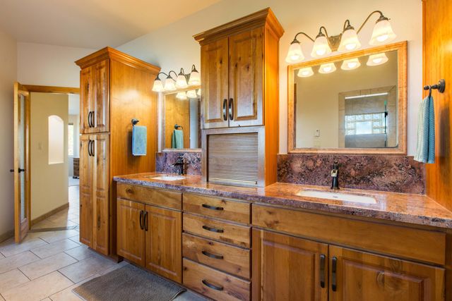 4 Meadows Place, Placitas, NM 87043