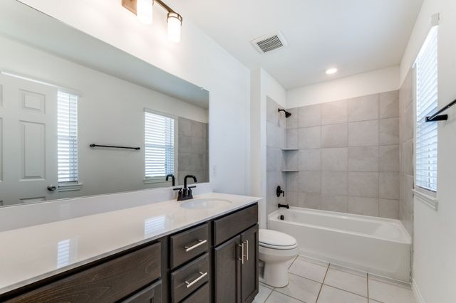 916 Waggoner Drive, Aubrey, TX 76227