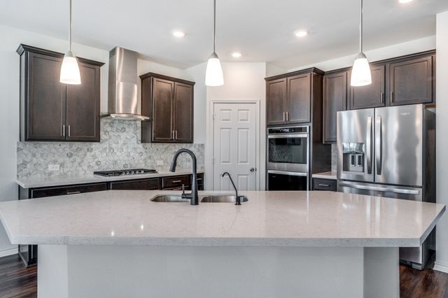 916 Waggoner Drive, Aubrey, TX 76227