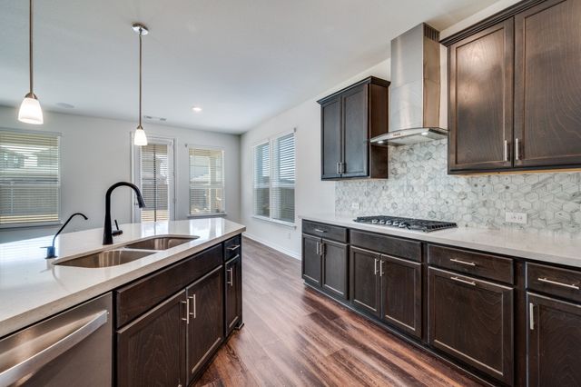 916 Waggoner Drive, Aubrey, TX 76227